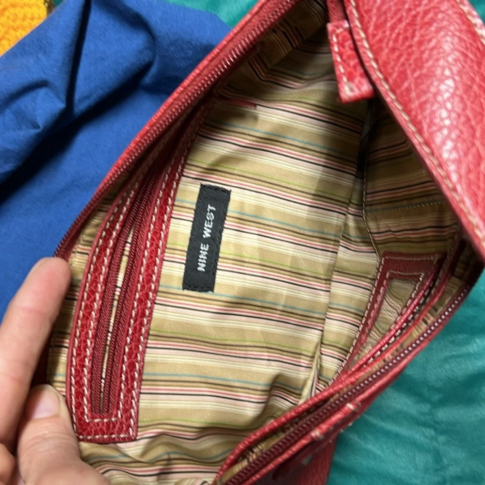 women’s Red leather Nine West purse like new Very clean condition - Picture 4 of 5